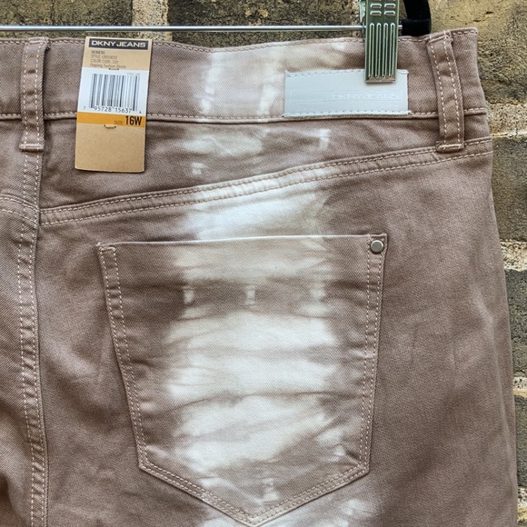 DKNY, NWT Tie Dye, Denim Jegging, Hippie Trail, Jeans, 16W, Plus - Picture 9 of 15